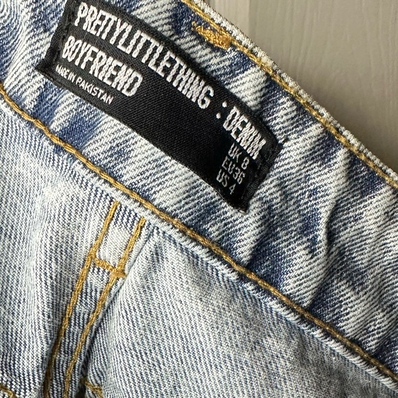 PrettyLittleThing Boyfriend Jeans - Picture 2 of 9